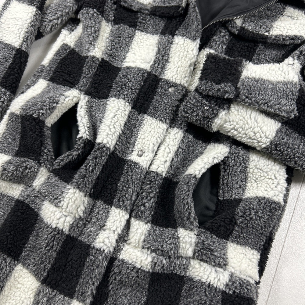 Levi's Women's XS Sherpa Oversized Black White Plain Button Zipper Coat - Picture 3 of 11